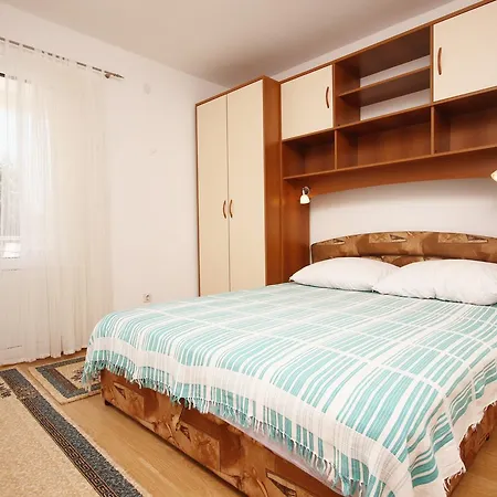 4552a Apartment *